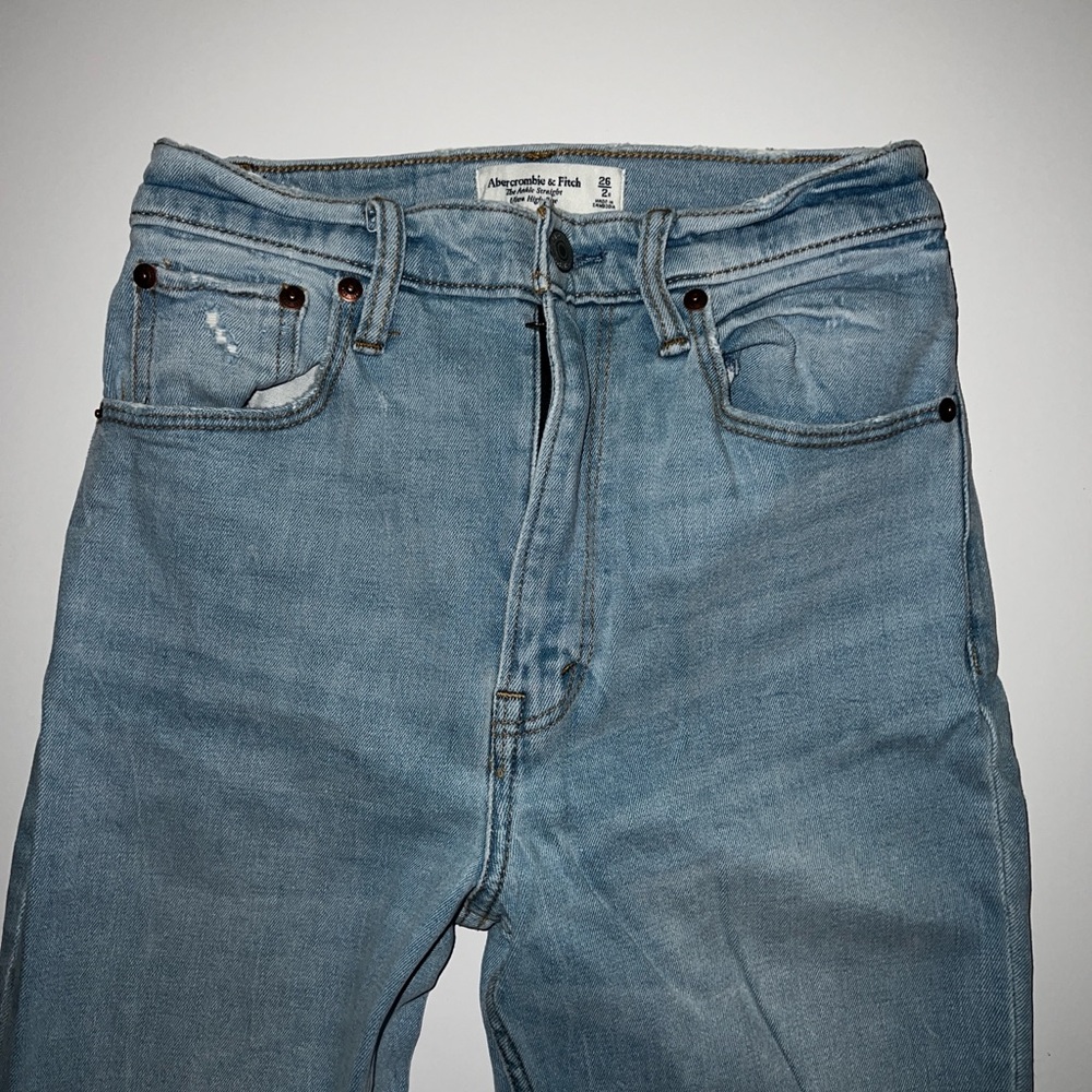 Abercrombie & FitchThe Ankle Straight Ultra High Rise Size 26